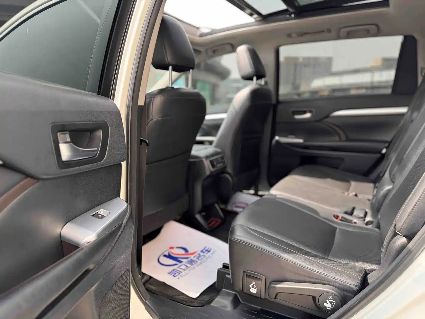 Toyota Highlander 2015 2.0T FWD Luxury Edition 7-seater фото 8