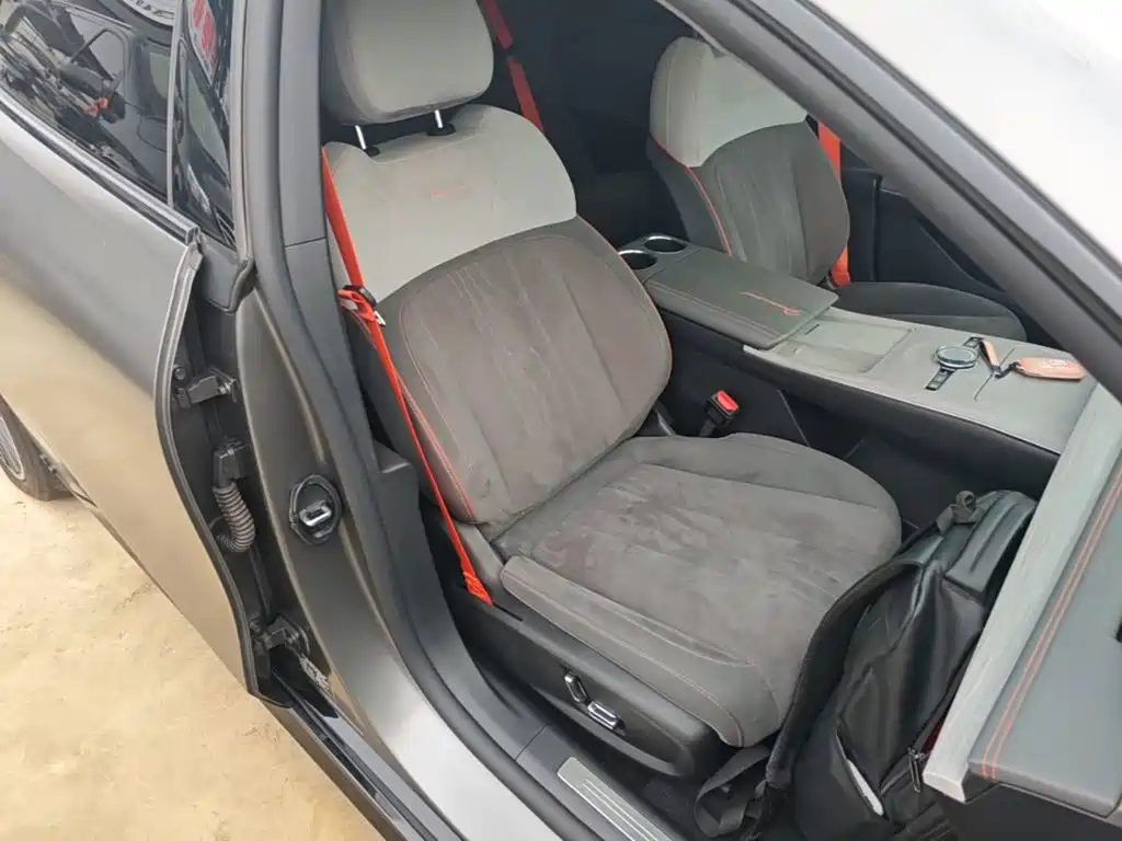 Фото 25 - Geely Galaxy Galaxy E8