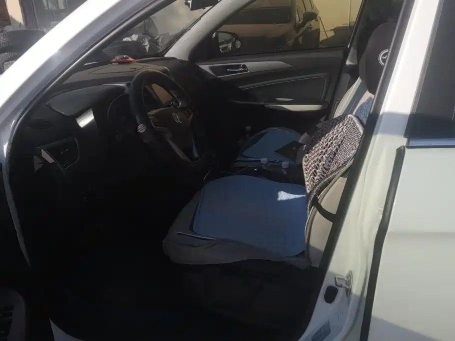 Photo 9 - Changan CS35