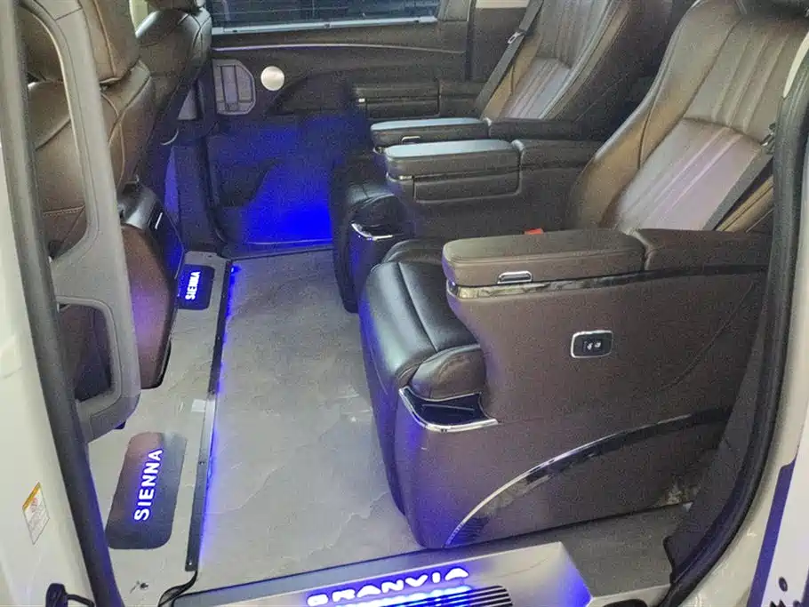 Toyota Sienna 2024 2.5L Hybrid Comfort Edition фото 11