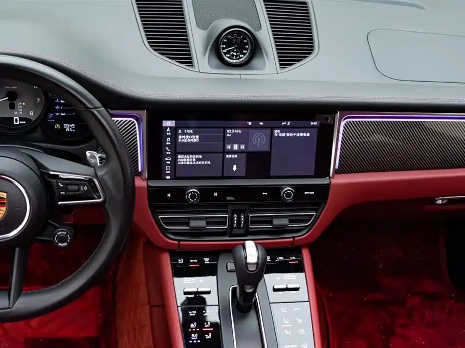 PORSCHE MACAN