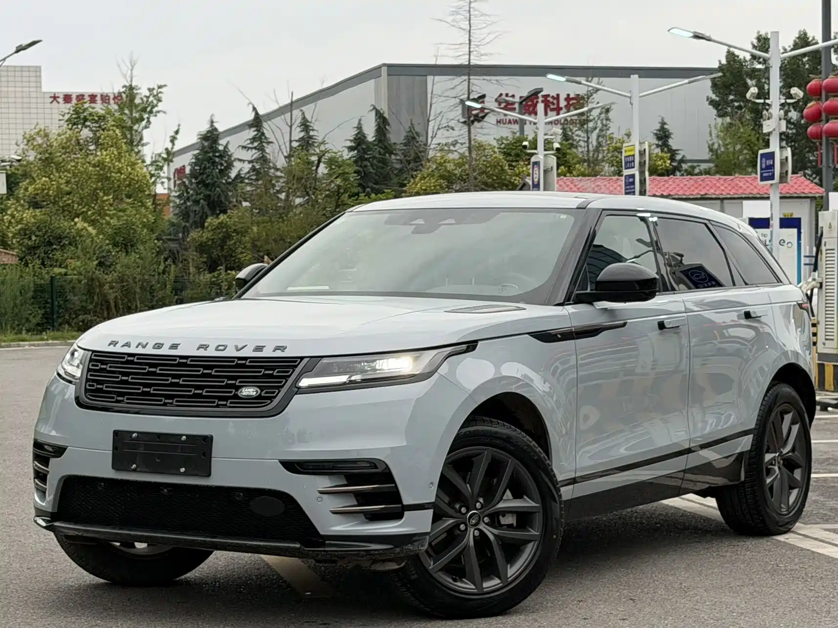Photo 1 - Land Rover Range Rover Velar
