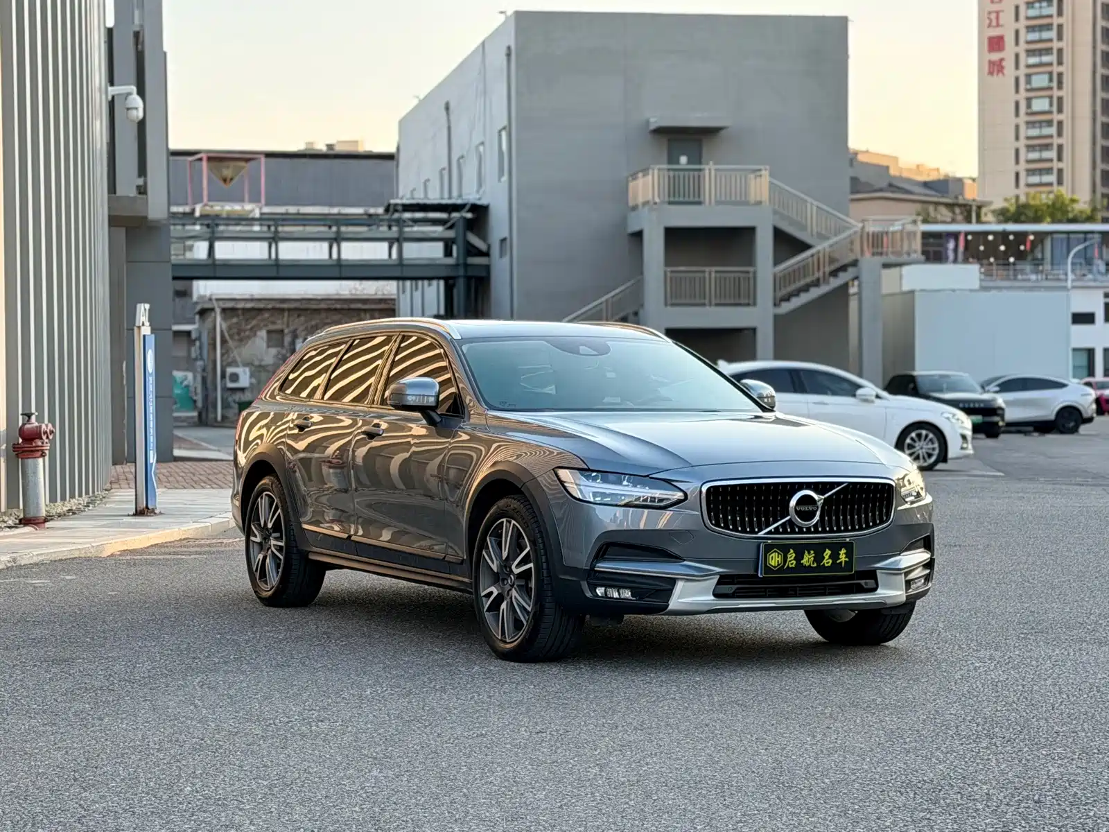 Photo 3 - Volvo V90