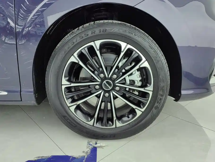 Фото 6 - Roewe iMAX8