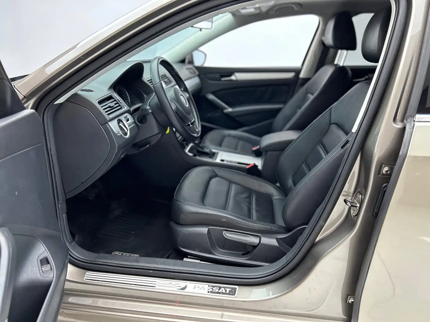 Volkswagen Passat 2014 2014 1.8TSI DSG Luxury Edition