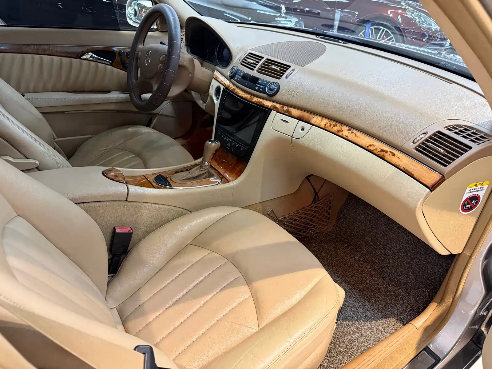 صورة 16 - Mercedes-Benz E-Class