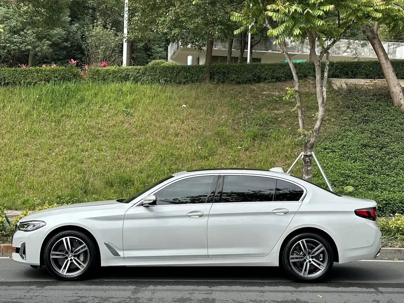 BMW 5 Series 2021 530Li Leading Luxury Package фото 3