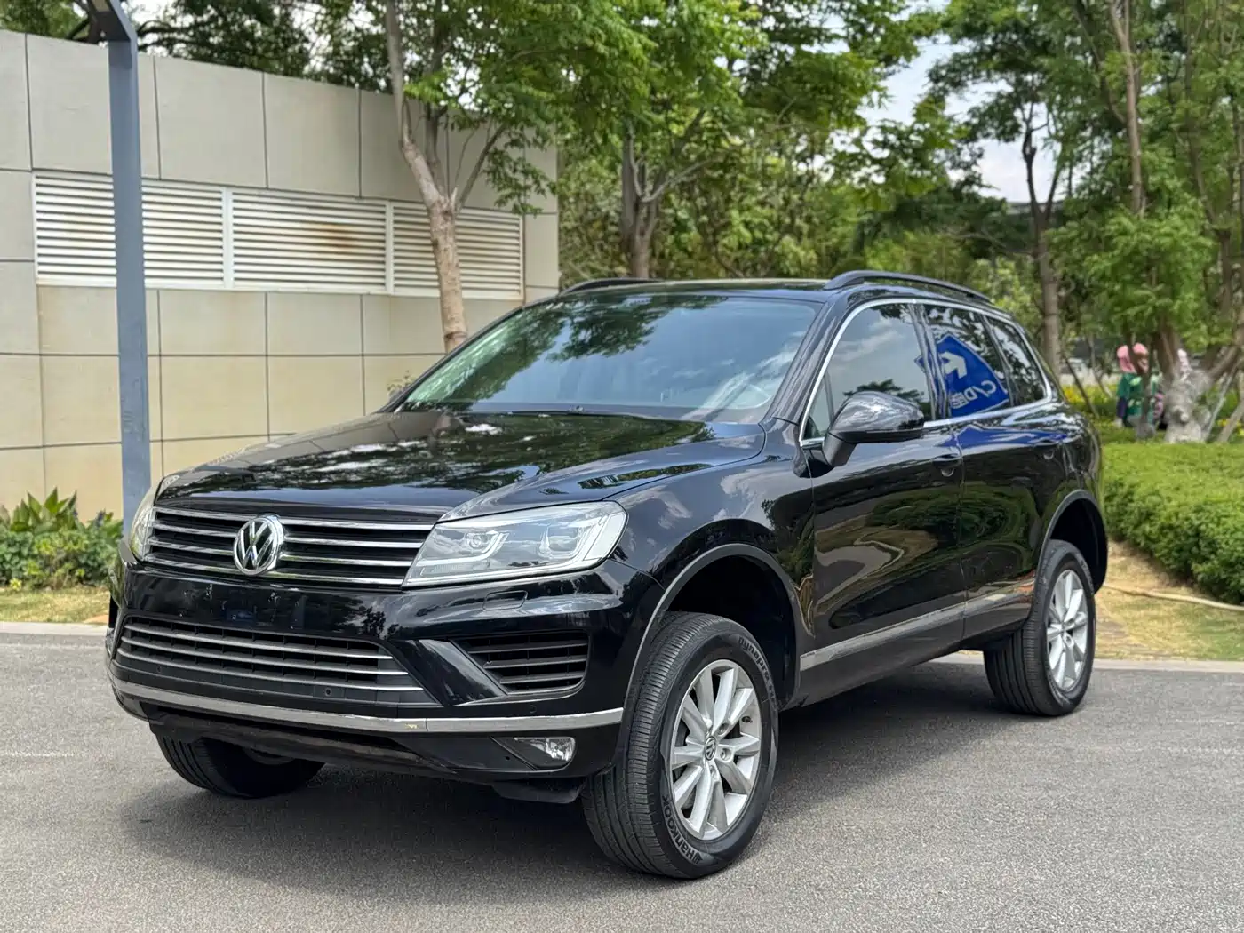VOLKSWAGEN TOUAREG