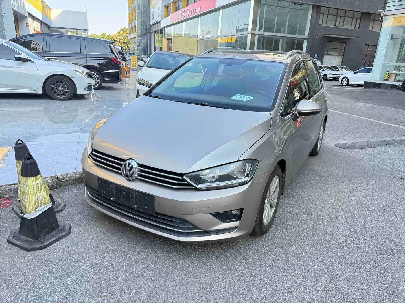 Volkswagen Golf Sportsvan 2016 — пригон из Китая