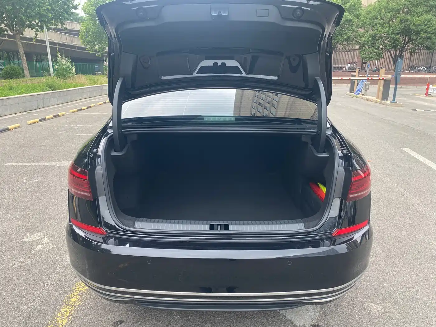 Volkswagen Passat 2022 330TSI Starlight Luxury Edition фото 19