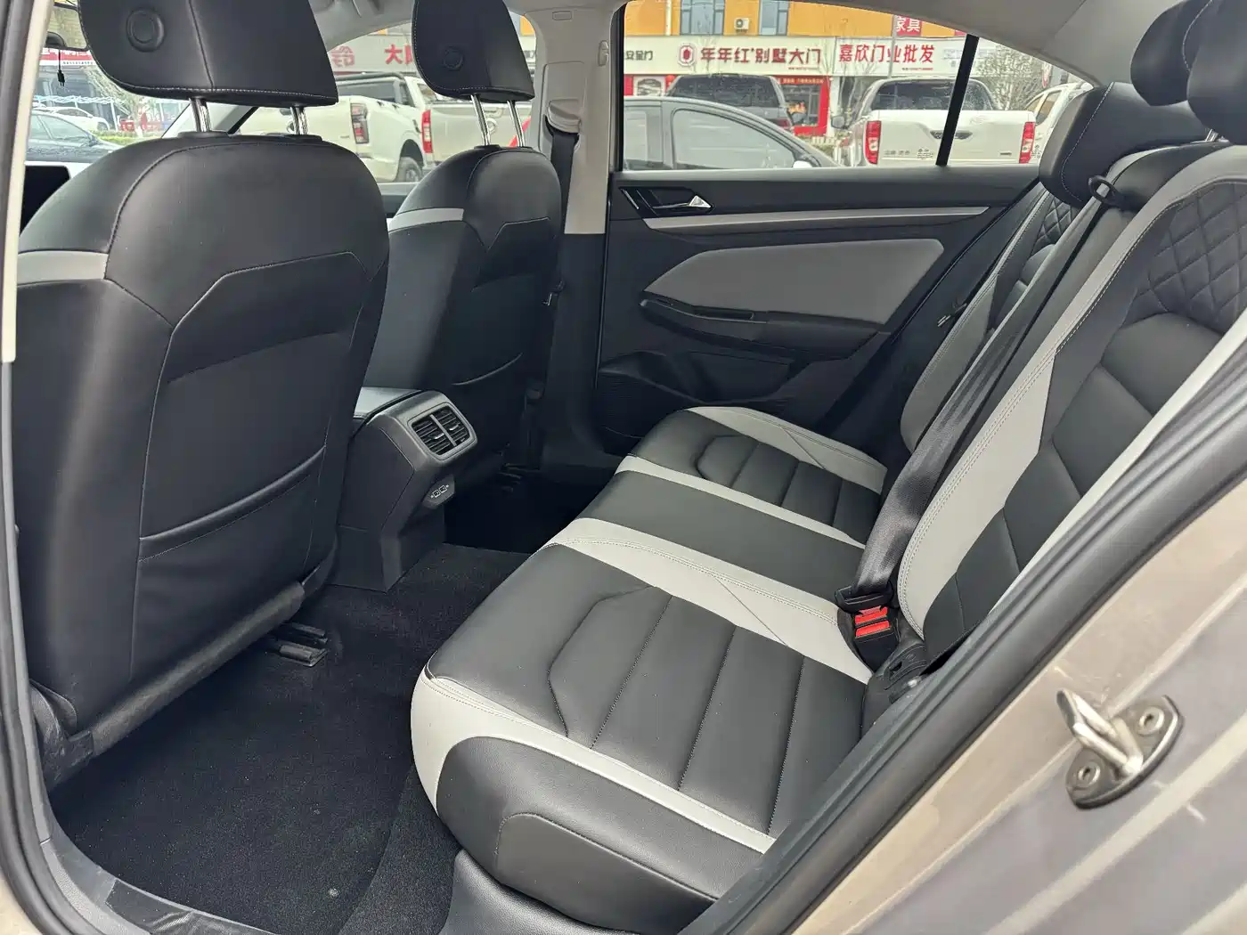 Volkswagen Bora 2023 300TSI DSG Premium Edition фото 9