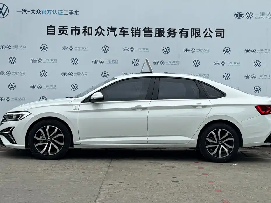 2025 Jetta VA7