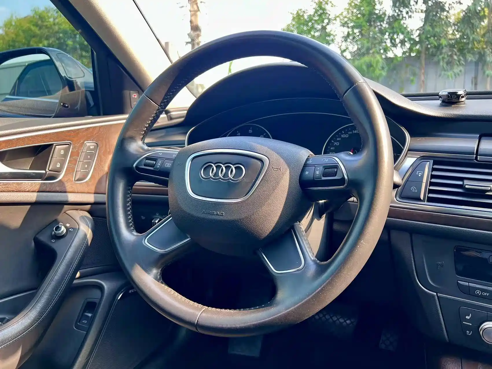 Фото 12 - Audi A6L