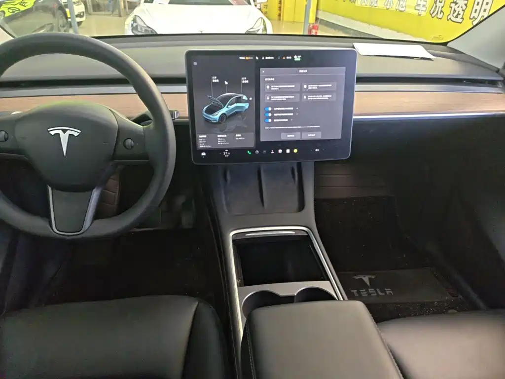 Фото 13 - Tesla Model Y