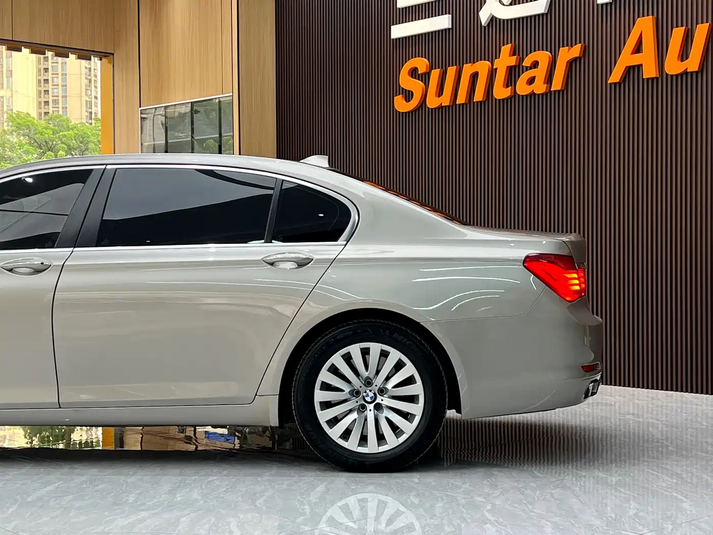 BMW 7 Series 2010 750Li фото 11