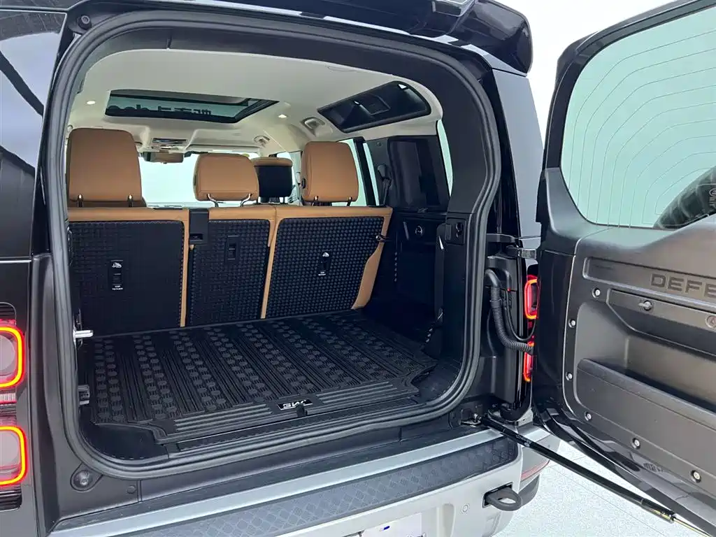 Land Rover Defender 2023 Facelift 110 3.0T P400 Dark Special Edition фото 35