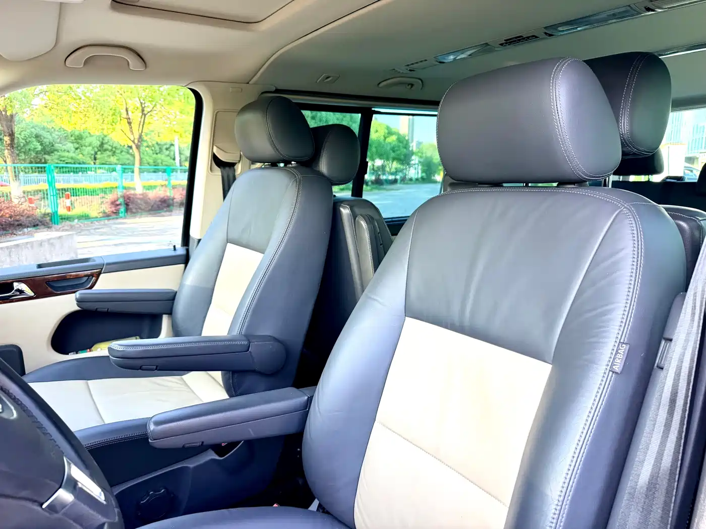 Volkswagen Multivan 2012 2.0TSI 4WD Premium фото 7