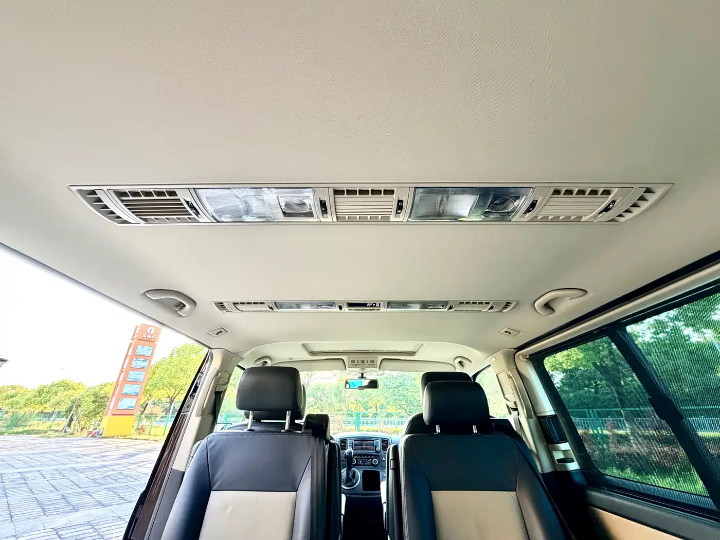 Volkswagen Multivan 2012 2.0TSI 4WD Premium фото 14