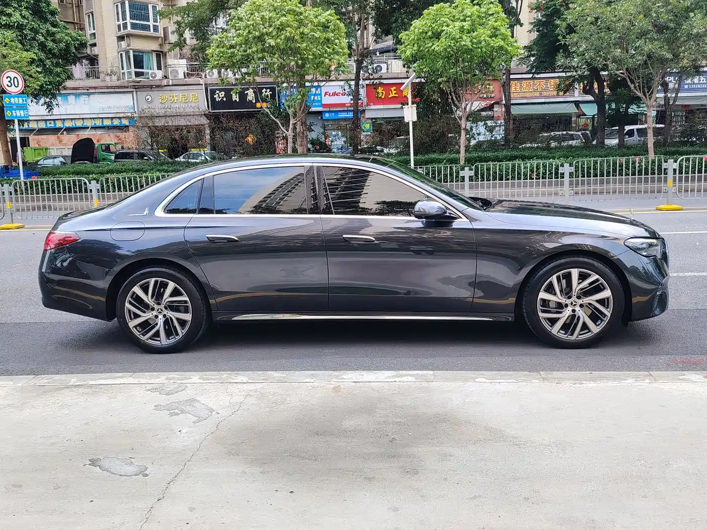 Mercedes-Benz E-Class 2025 E 300 L Fashion фото 8