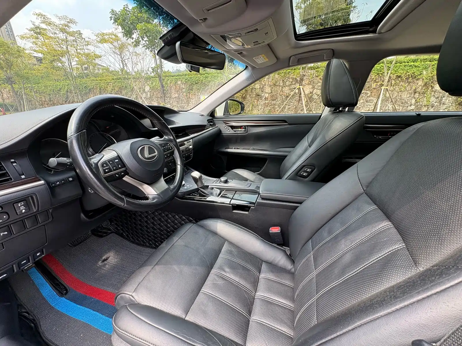 Фото 4 - Lexus ES