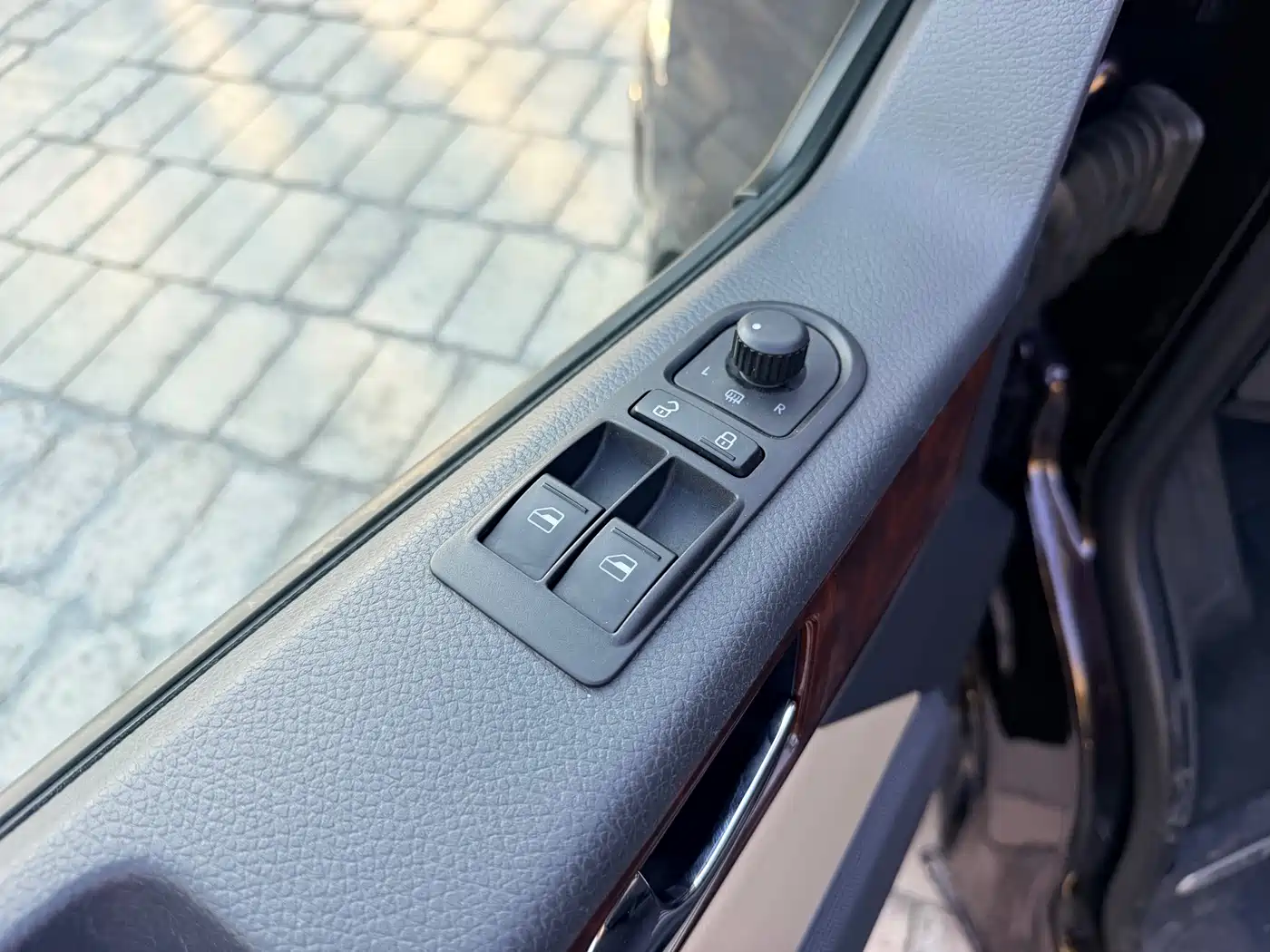 Volkswagen Multivan 2012 2.0TSI 4WD Premium фото 11