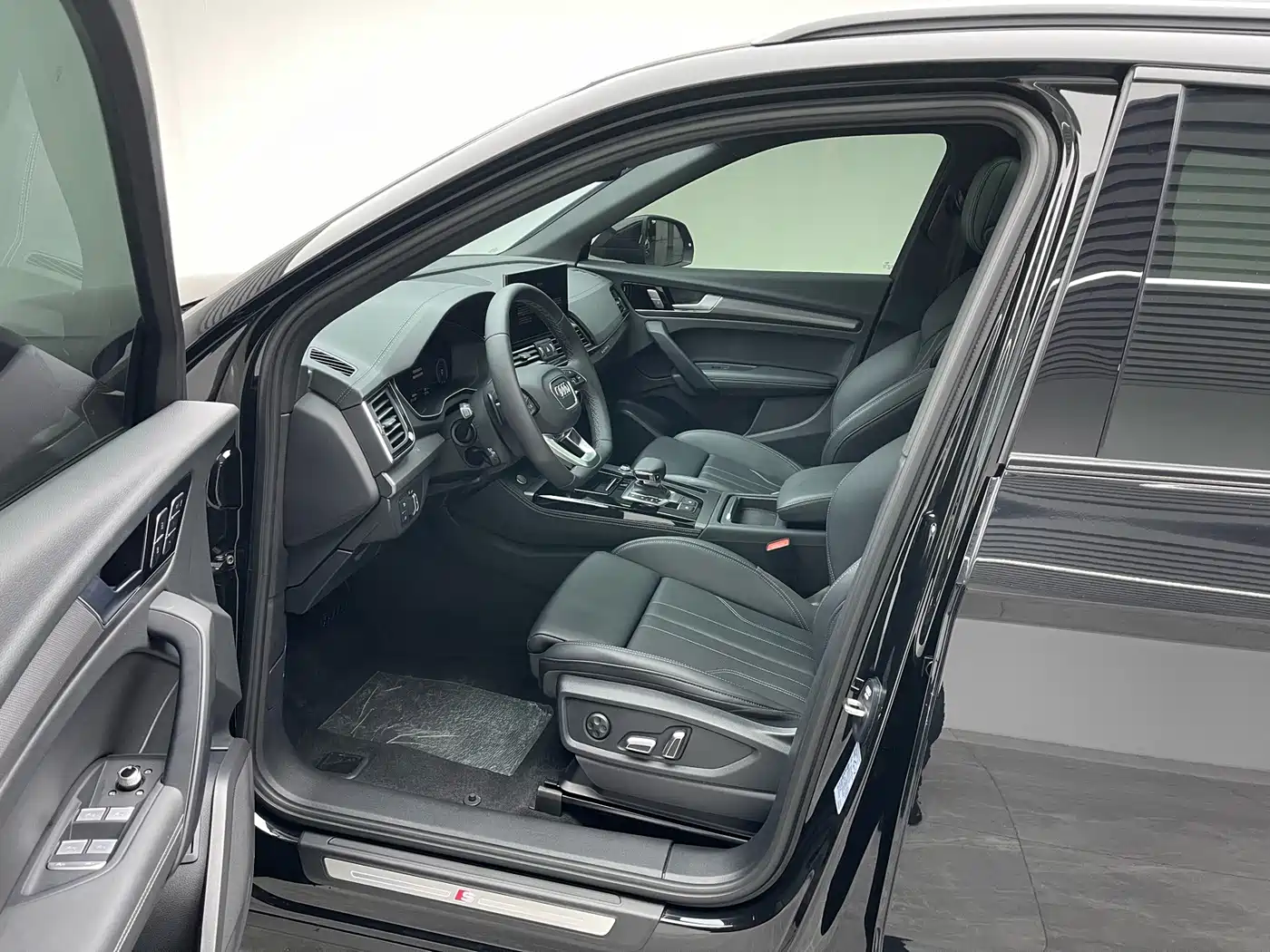 Audi Q5L 2026 2025 Model Year Facelift 45th Anniversary Edition 40 TFSI Luxury Dynamic