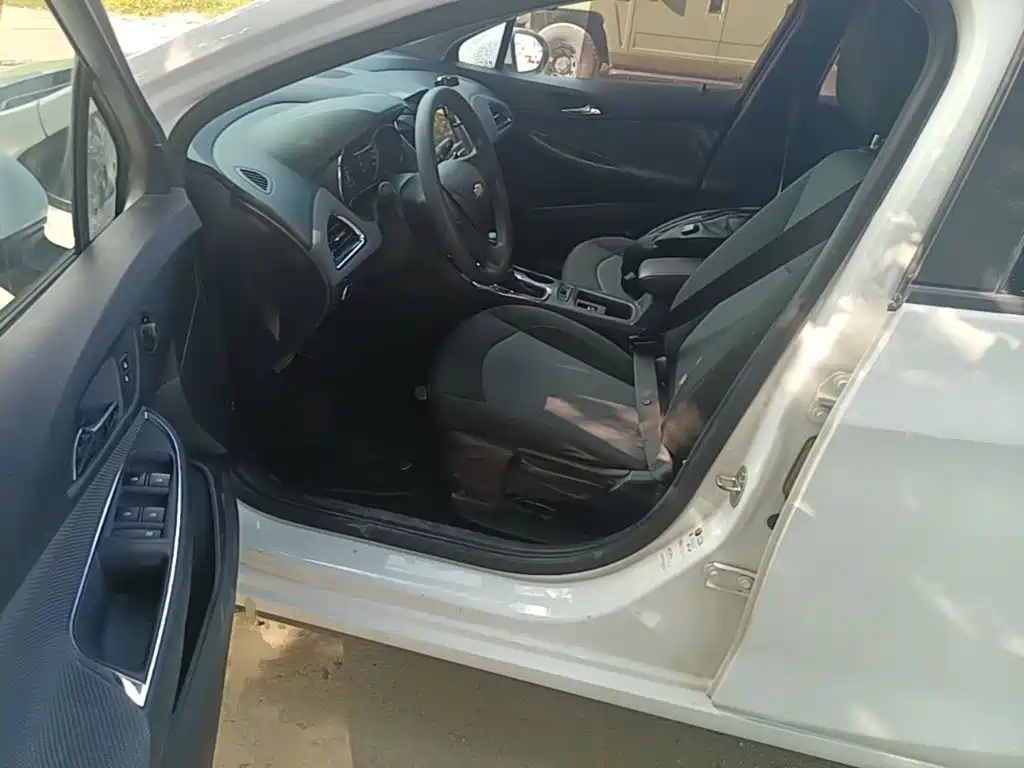 Chevrolet Cruze 2019 2018 320 Automatic Pioneer Sunroof Edition