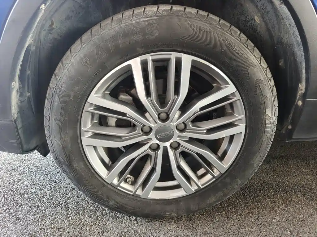 Фото 23 - Geely Atlas
