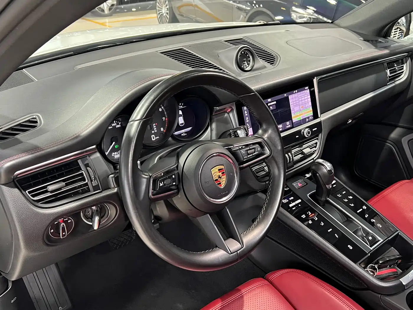 PORSCHE MACAN