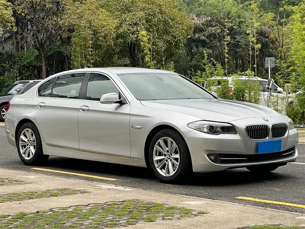 BMW 5 Series 2011 523Li Leading фото 3