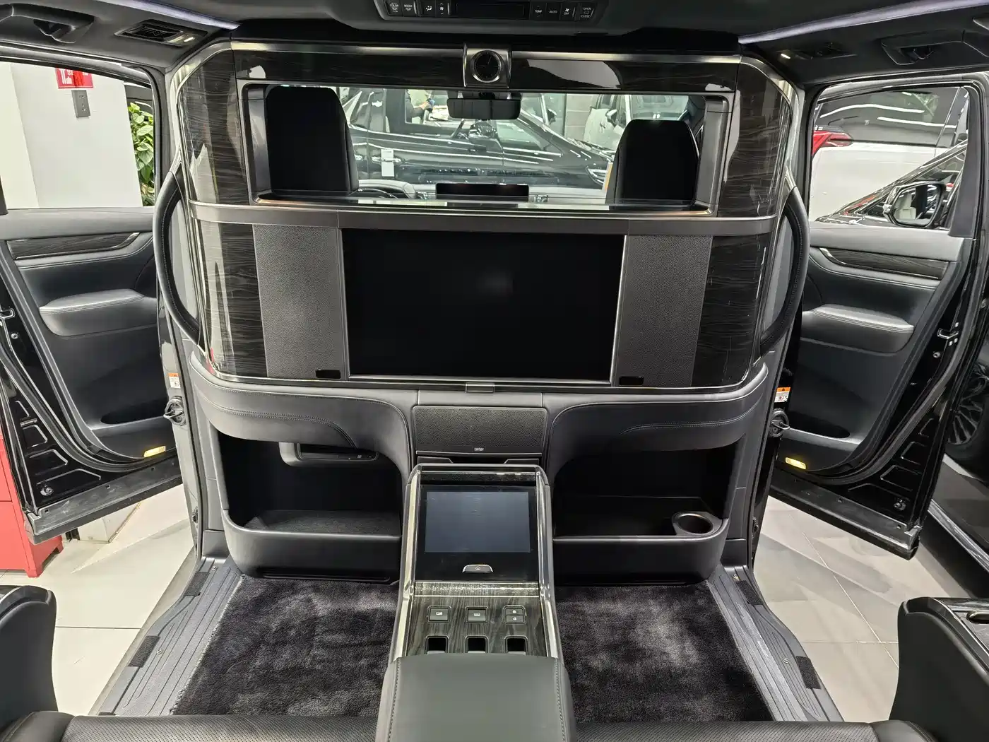 Lexus LM 2021 2020 300h 4-Seat Imperial Edition