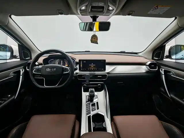 Фото 9 - Geely Coolray