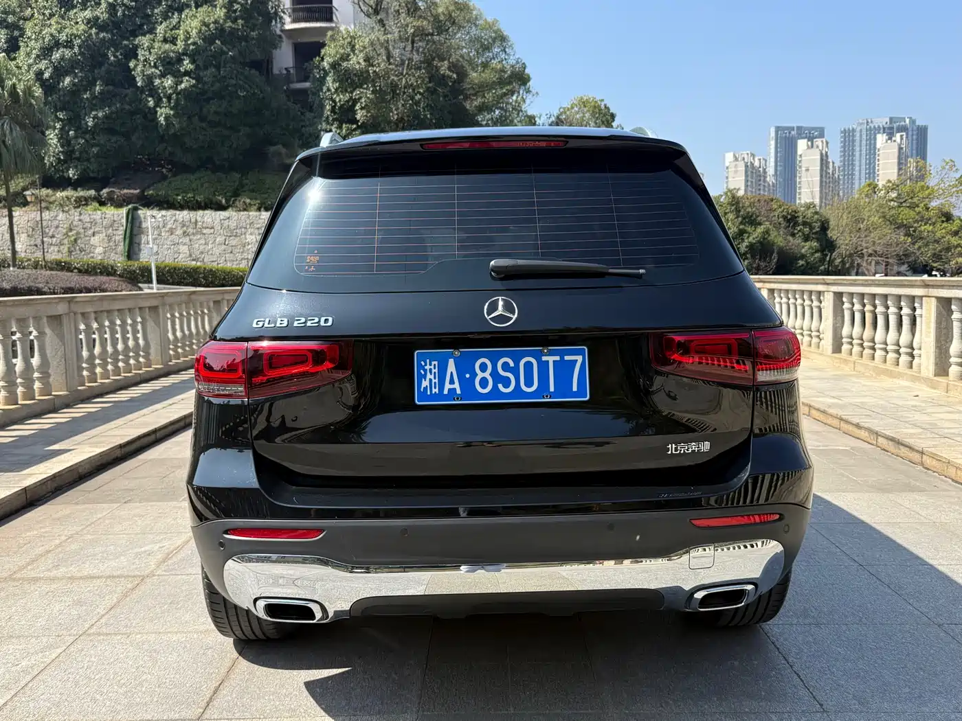 MERCEDES-BENZ GLB