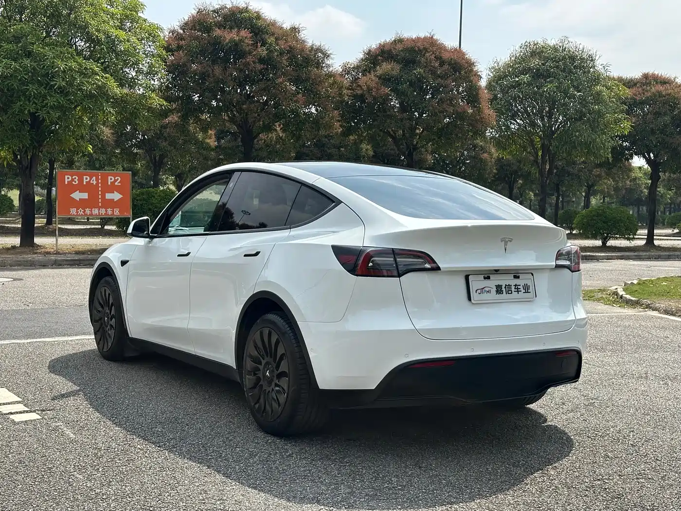 TESLA MODEL Y