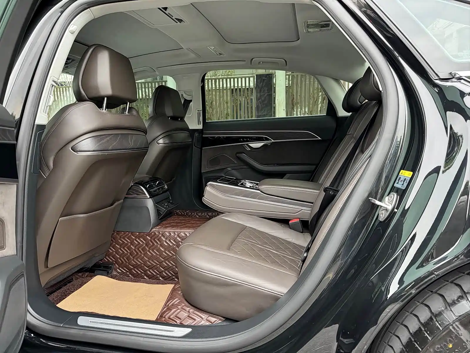 Фото 6 - Audi A8