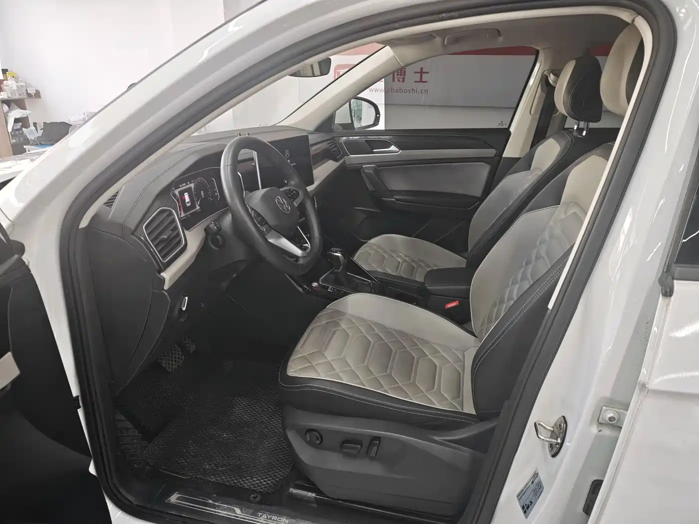 Volkswagen Tayron 2022 330TSI 2WD Luxury Smart Connect Plus фото 4