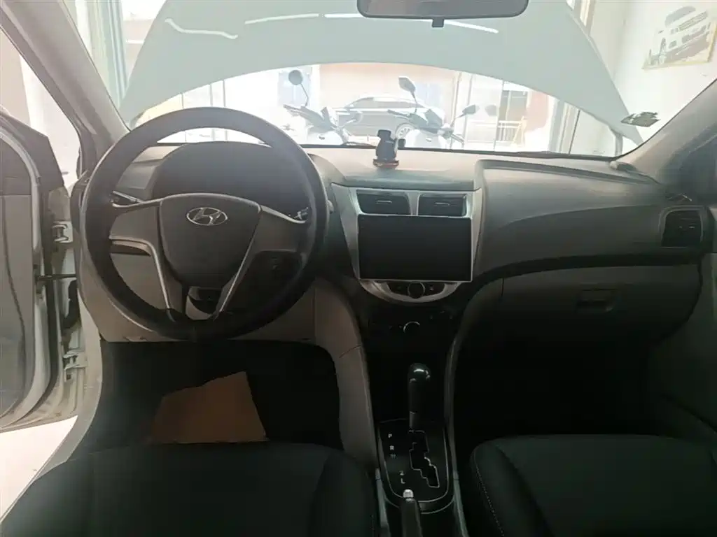 Hyundai Verna 2014 1.4L Automatic Smart GLS фото 10