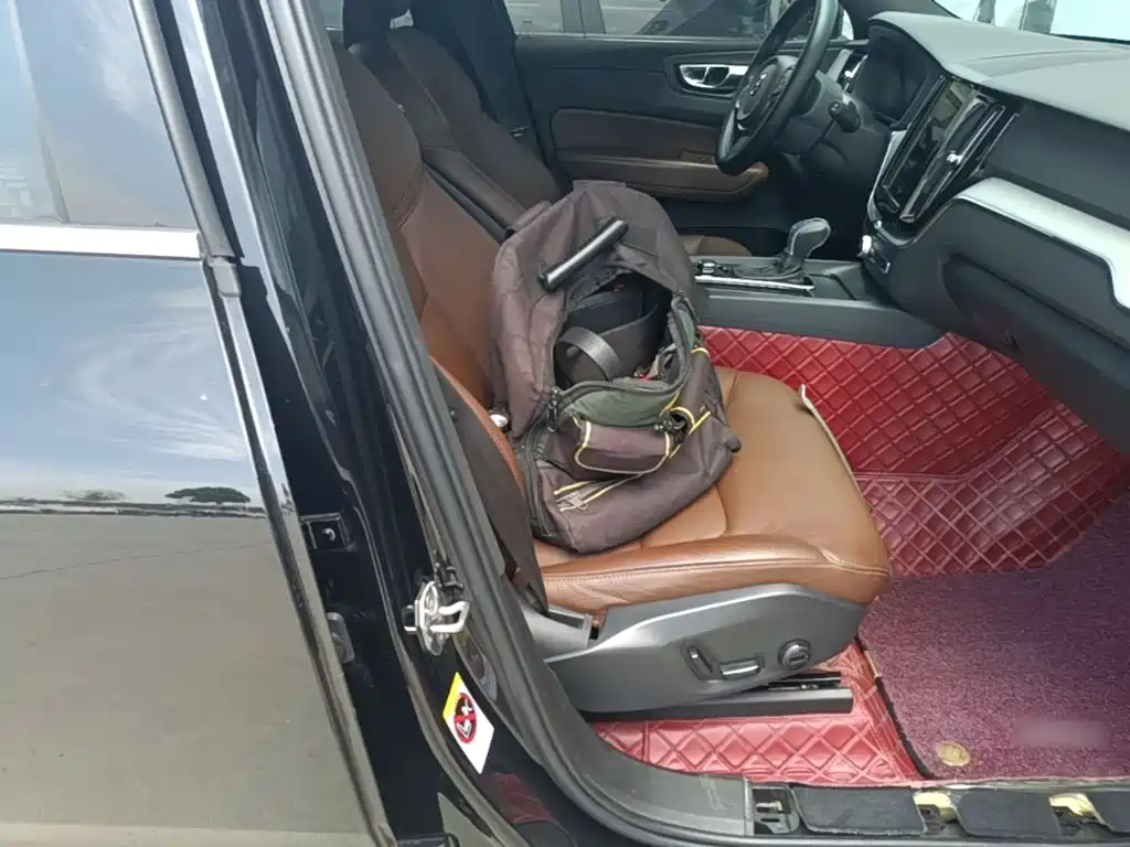 Фото 25 - Volvo XC60