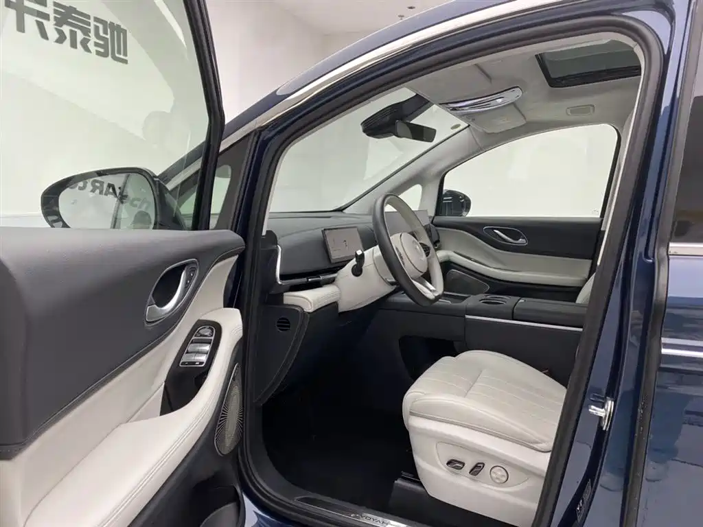 Voyah Auto Voyah Dreamer 2025 PHEV AWD Flagship Kunpeng Edition фото 19