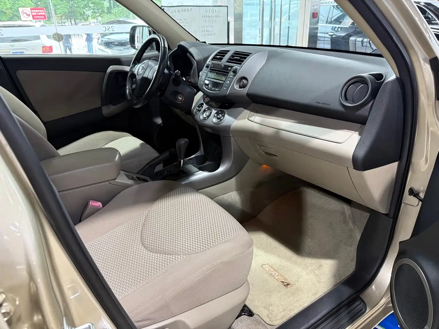 Toyota RAV4 (Import) 2006 2.4 Luxury фото 11