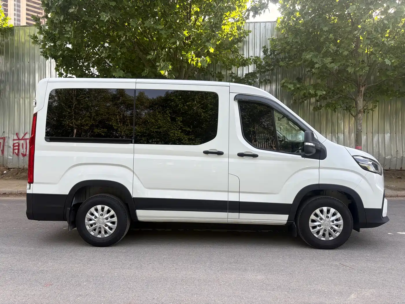 SAIC Maxus Xintu V90 2020 2.0T Manual YunJie Edition FWD Single Rear Tire Short Wheelbase Medium Roof 6-seater фото 4