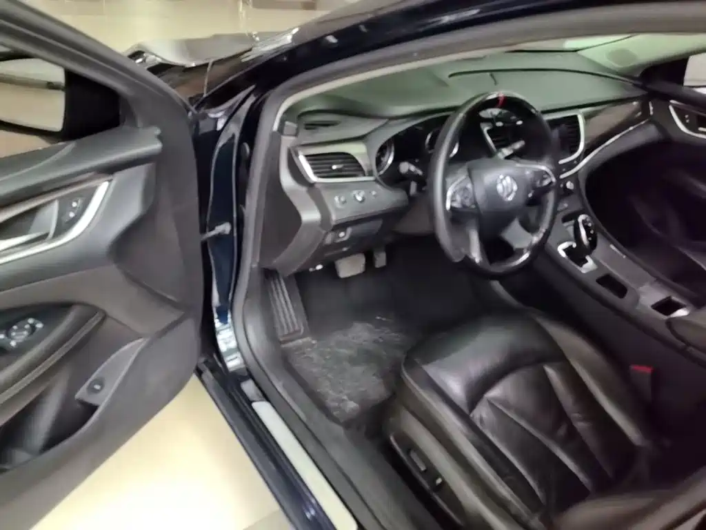 Photo 16 - Buick LaCrosse