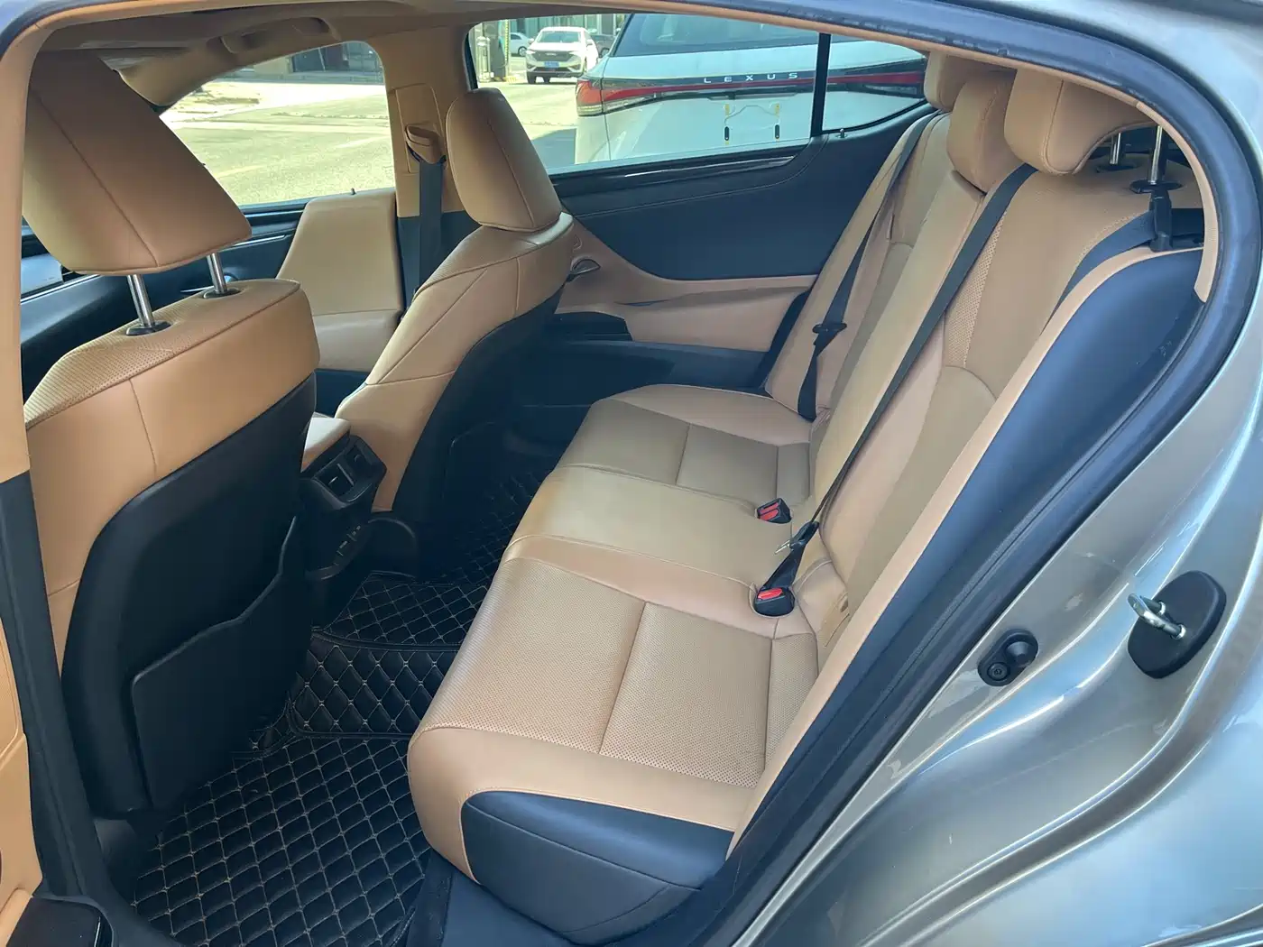 Lexus ES 2022 200 Excellence Edition фото 19
