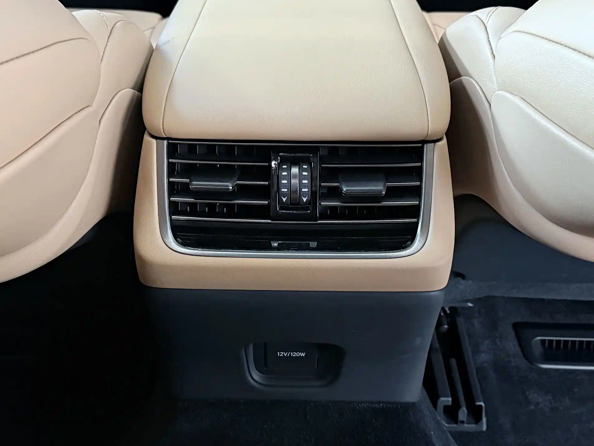 Фото 21 - Lexus LS