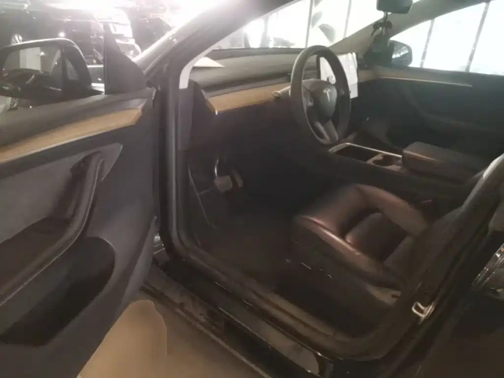 Фото 16 - Tesla Model Y
