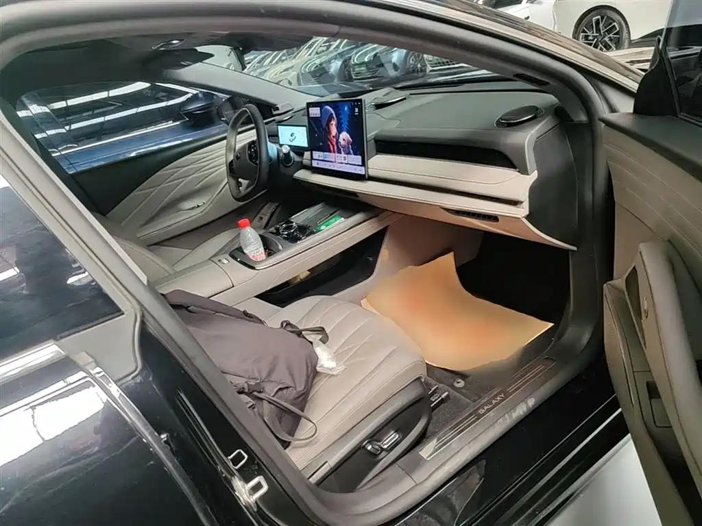 Geely Galaxy Galaxy Xingyao 8 2025 130km EM-P Starship Edition фото 25