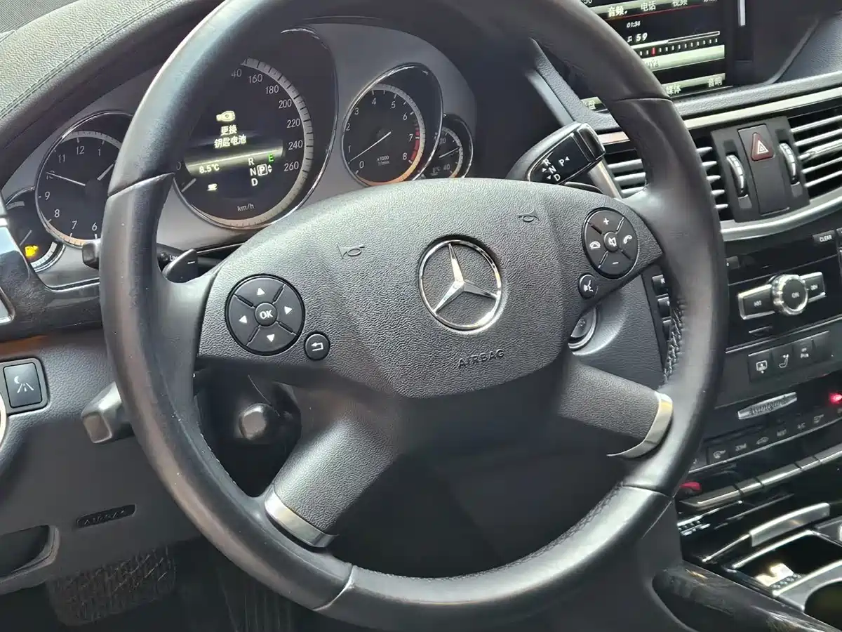 Mercedes-Benz E-Class 2013 E 300 L Fashion Luxury фото 3