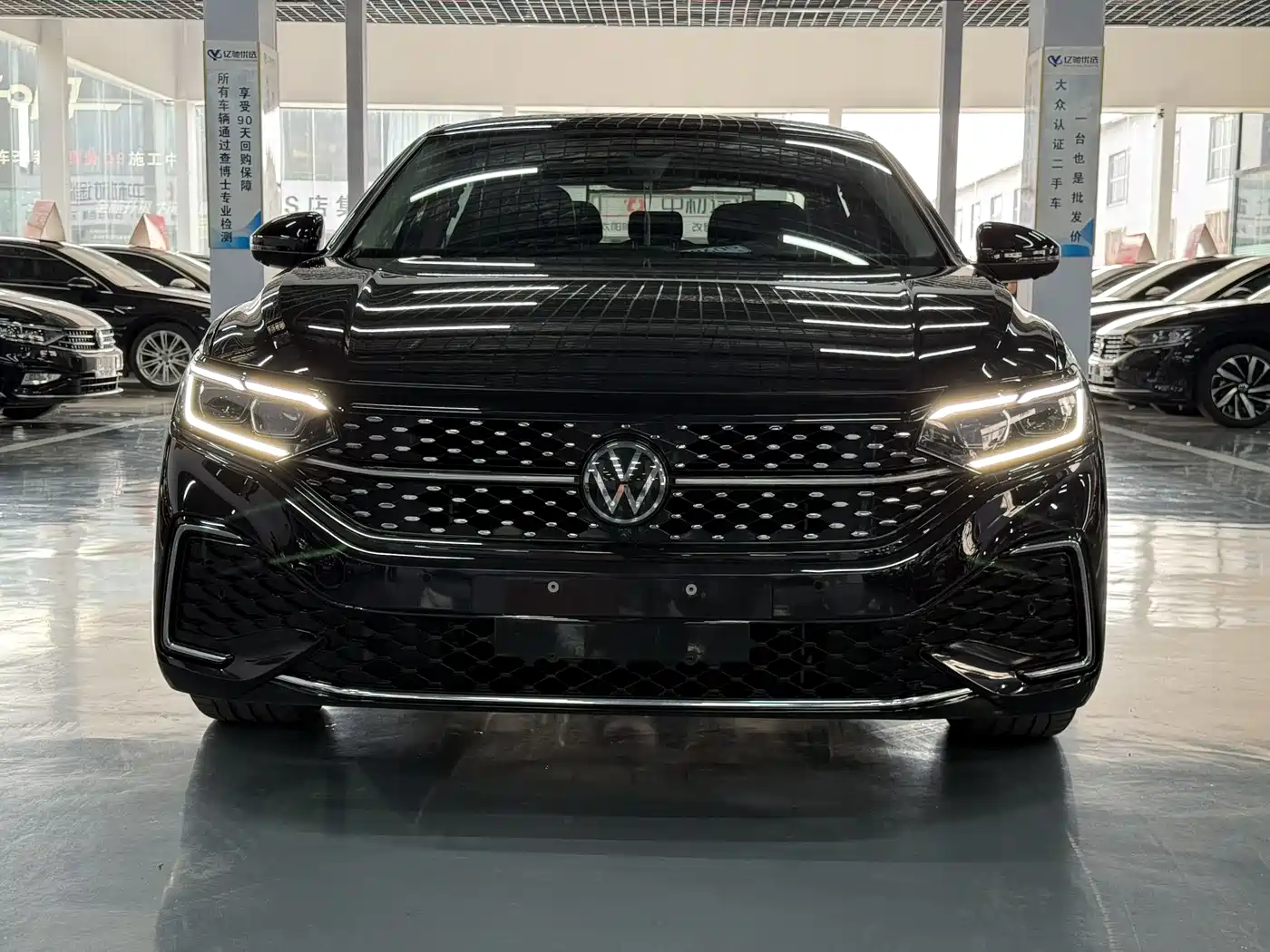 Volkswagen Passat 2026 Outstanding Edition 380TSI Starlight Dragon Glory Version фото 2