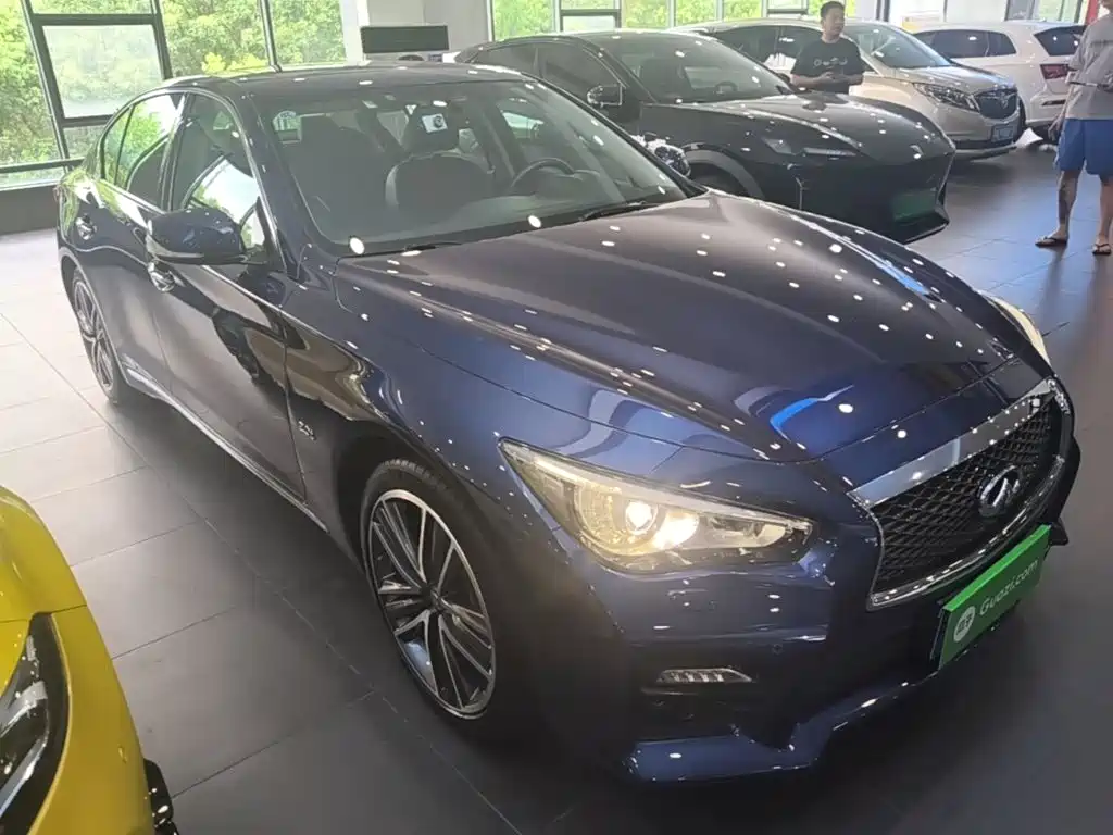 Photo 4 - Infiniti Q50L