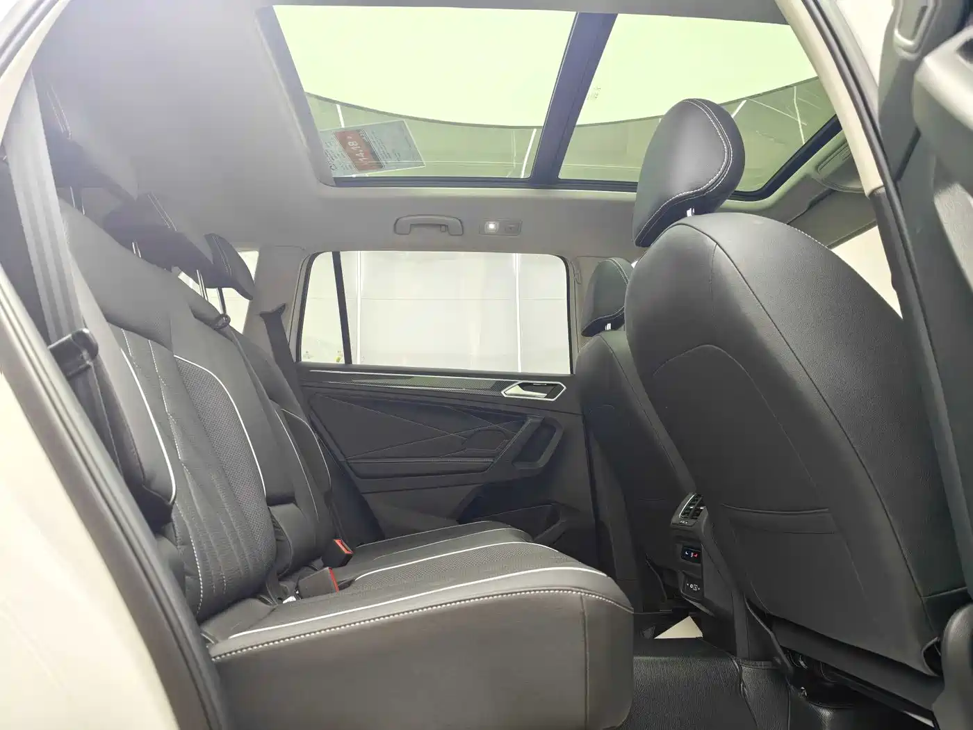 Volkswagen Tiguan L 2022 330TSI Auto 2WD R-Line Premium Edition фото 17